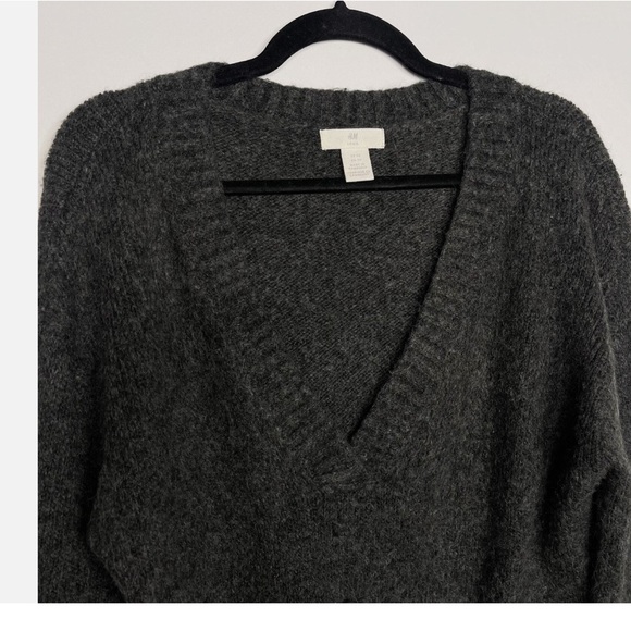 H&M V Neck Sweater - Picture 3 of 6